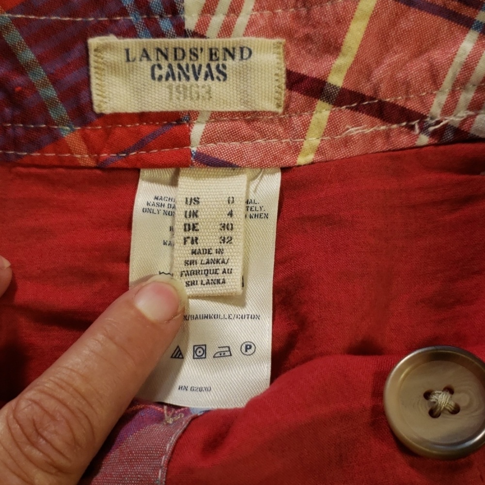 Plaid Center button skirt with pockets. B47 - Picture 4 of 6